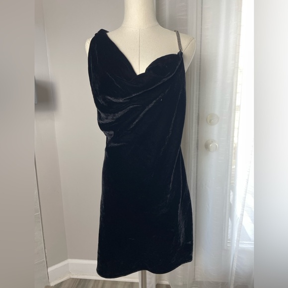NWT Zara Black Velvet Asymmetric Chain Dress Blogger's Favorite 9274/507 Medium - Picture 4 of 11